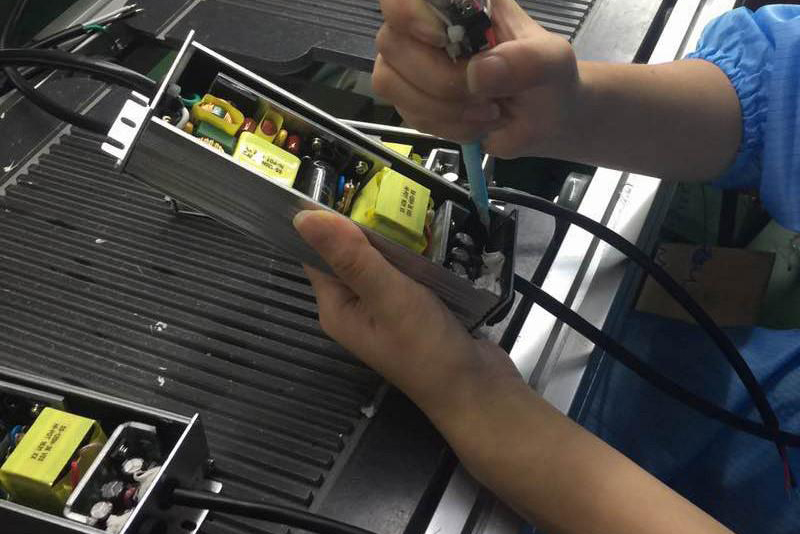 有机硅粘接密封胶怎么去掉_密封硅胶用什么方法清除_如何清除已凝固的密封胶