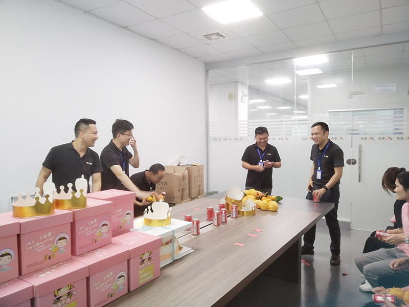 极悦平台导热材料:举办员工生日会 爱心传递暖人心