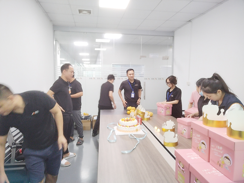 极悦平台导热材料:举办员工生日会 爱心传递暖人心