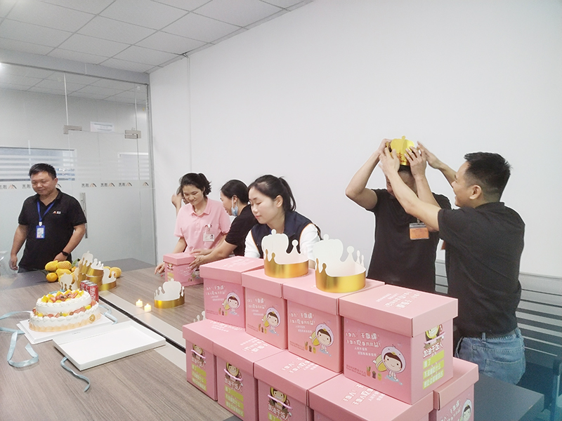 极悦平台导热材料:举办员工生日会 爱心传递暖人心