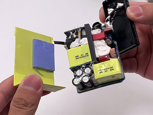 极悦注册在高功率充电头中的应用