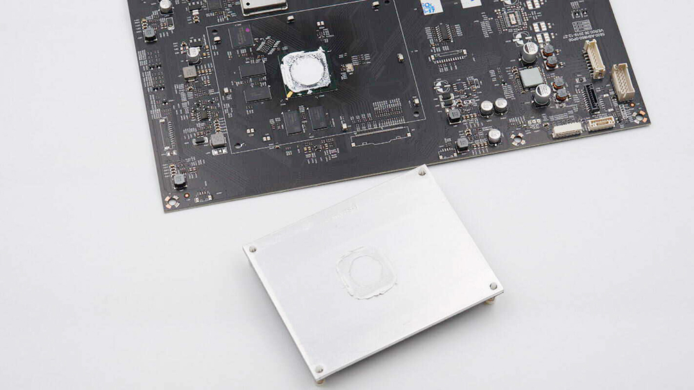 极悦娱乐在电视机主芯片的散热应用