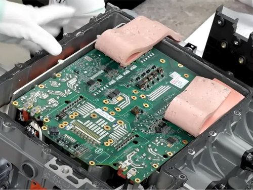 性能与可靠性的关键：极悦平台NF150-150导热硅胶垫片在车载逆变器中的核心应用