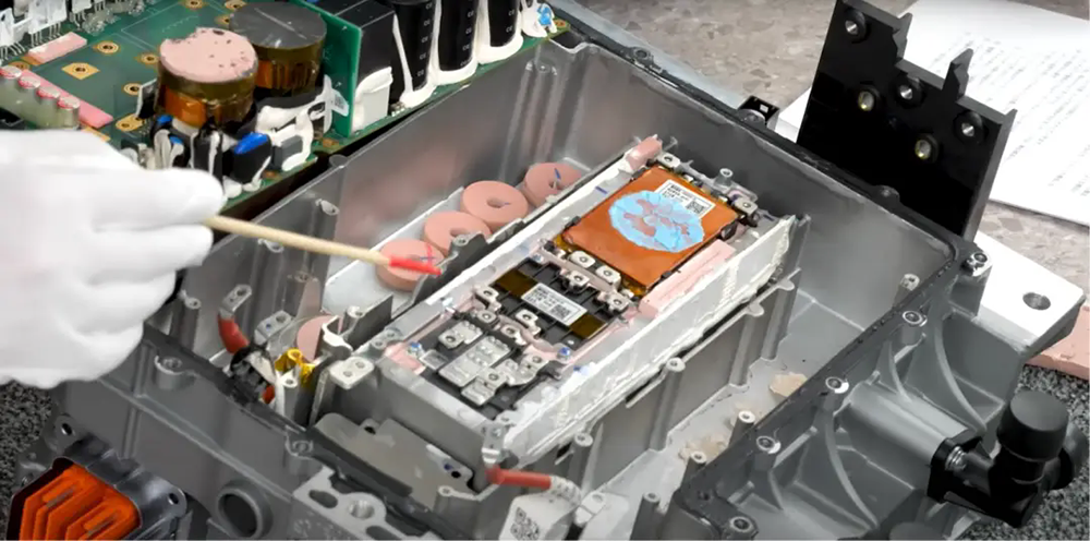 极悦注册在车载逆变器的核心应用